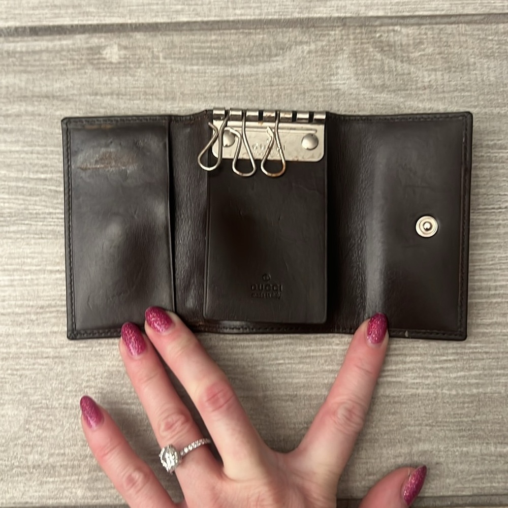Authentic Gucci Monogram Key Case Euc - image 6